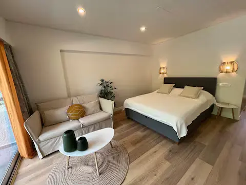 Lovely Seaside Studio Apartment in Vouliagmeni